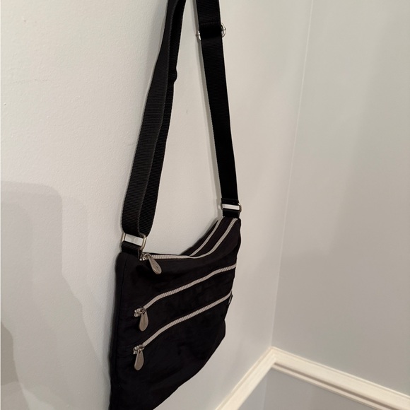 Baggallini Bag Black Nylon Crossbody Bag Triple Zip Travel Purse - Picture 3 of 8